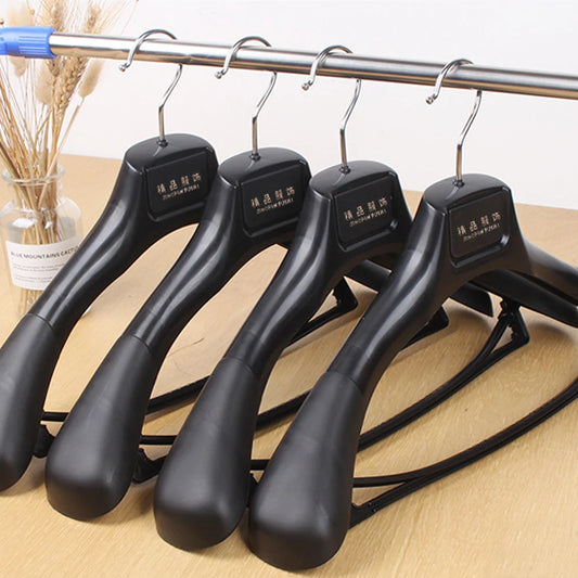 5pcs Wide Shoulder Plastic Clothes Hangers