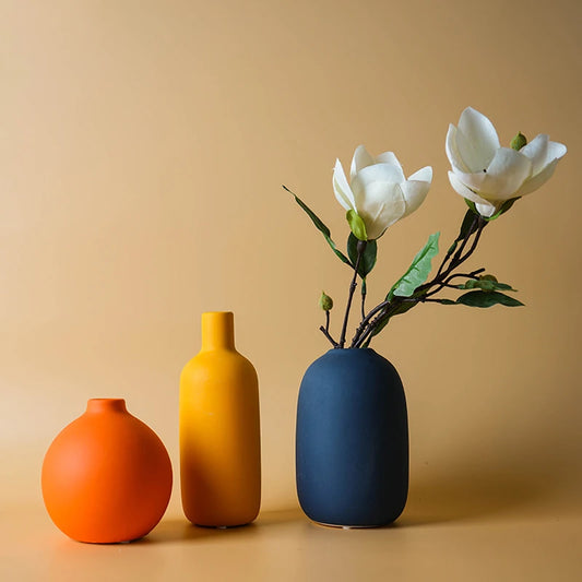 Nordic Ceramic Vase – Minimalist Home Décor for Dry Flowers